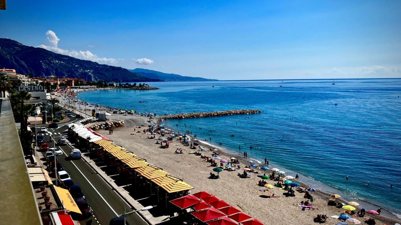 Seaviews By Jenni Menton, La Suite, Superbe Front De Mer, Top Emplacement Avec Terrasse Et Parking! Exteriör bild