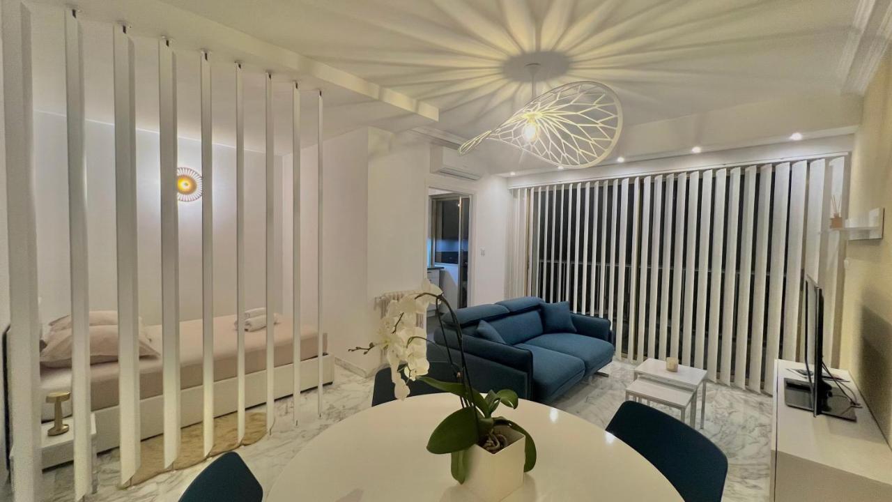 Seaviews By Jenni Menton, La Suite, Superbe Front De Mer, Top Emplacement Avec Terrasse Et Parking! Exteriör bild