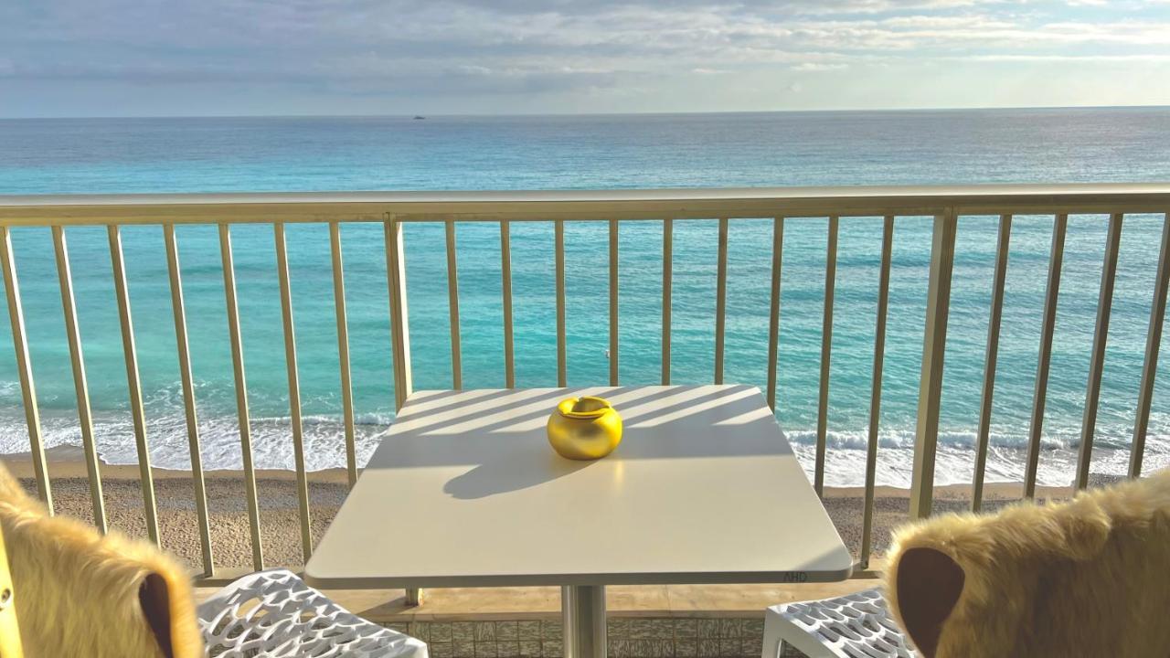 Seaviews By Jenni Menton, La Suite, Superbe Front De Mer, Top Emplacement Avec Terrasse Et Parking! Exteriör bild