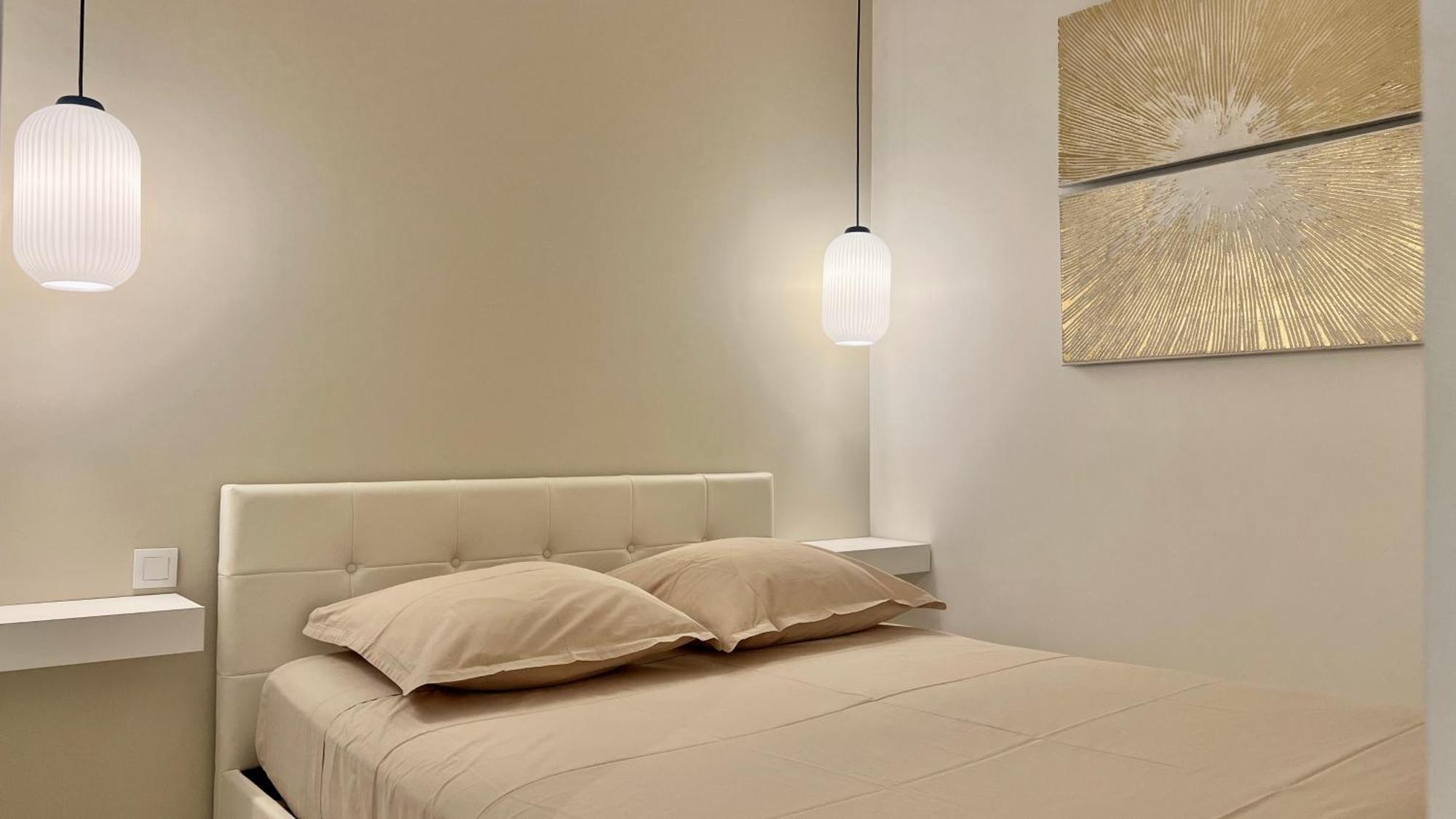 Seaviews By Jenni Menton, La Suite, Superbe Front De Mer, Top Emplacement Avec Terrasse Et Parking! Exteriör bild